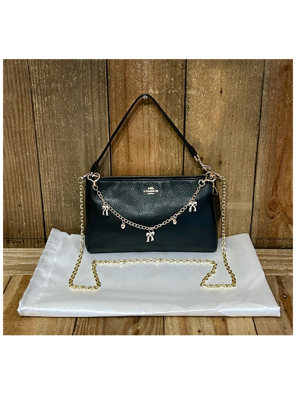 Coach. 4 Piece: Large Wristlet 25 with Free Eyeglasses, Bow Charm & Chain Strap. - Picture 9 of 16